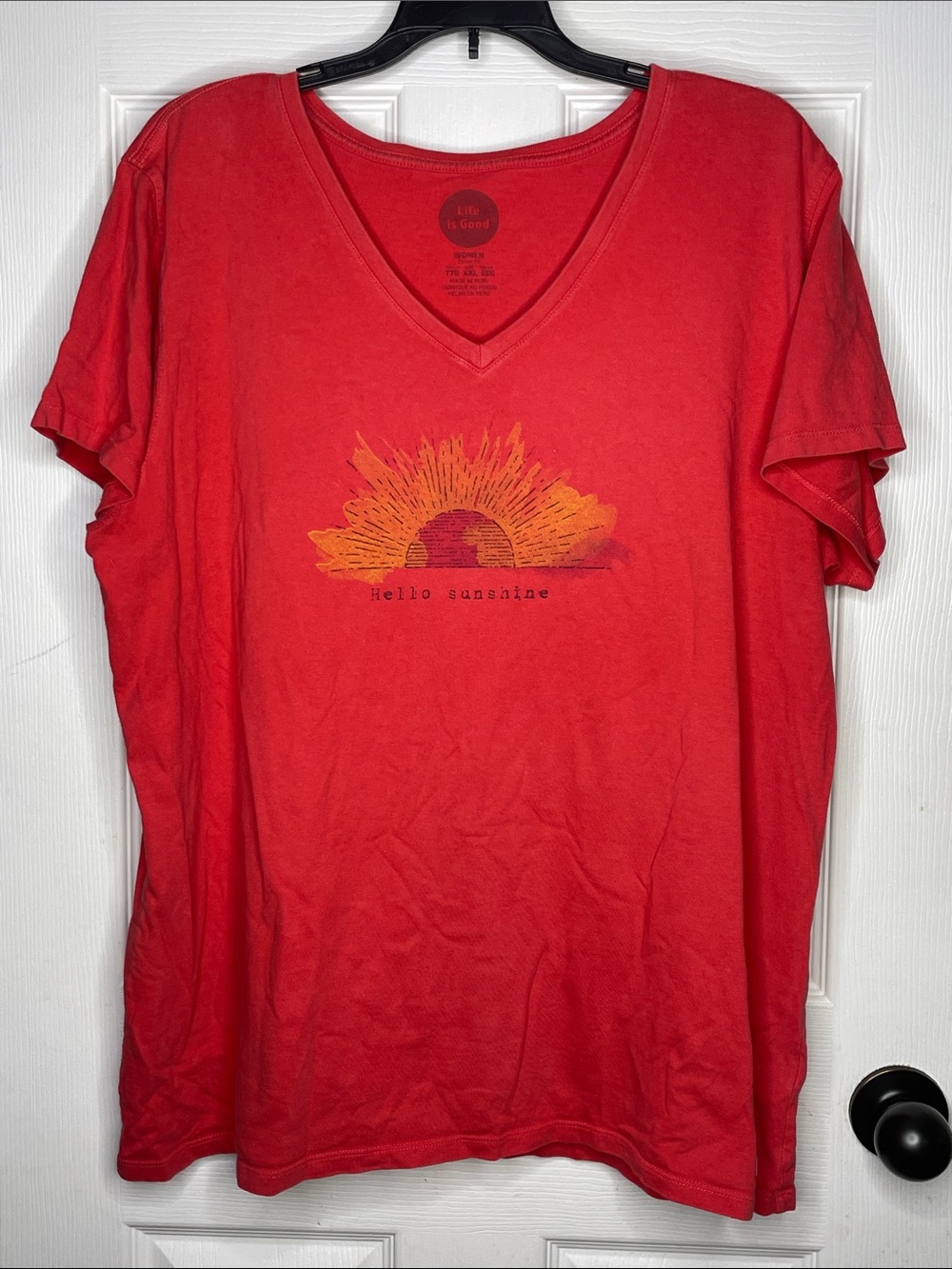 Life Is Good Salmon V-Neck Tee with "Hello Sunshine". Size XXL